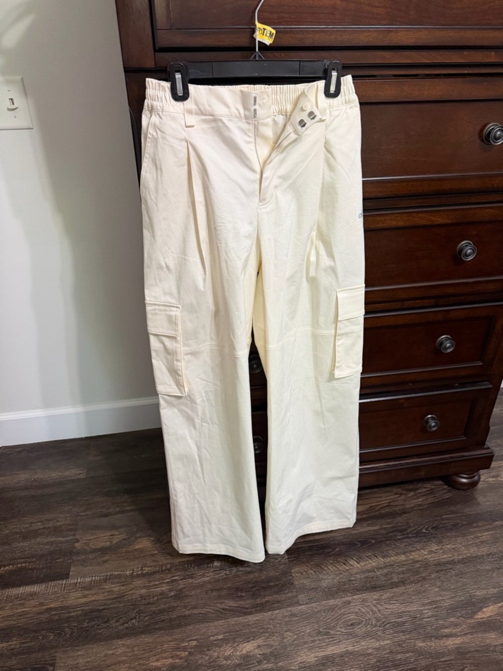 Alo womens Cream Cargo Pants - Straight Leg Utility Style